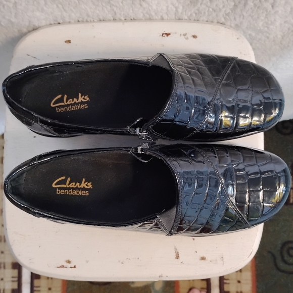 Clarks Bendables Women's Slip Ons- 7.5W - Picture 7 of 8